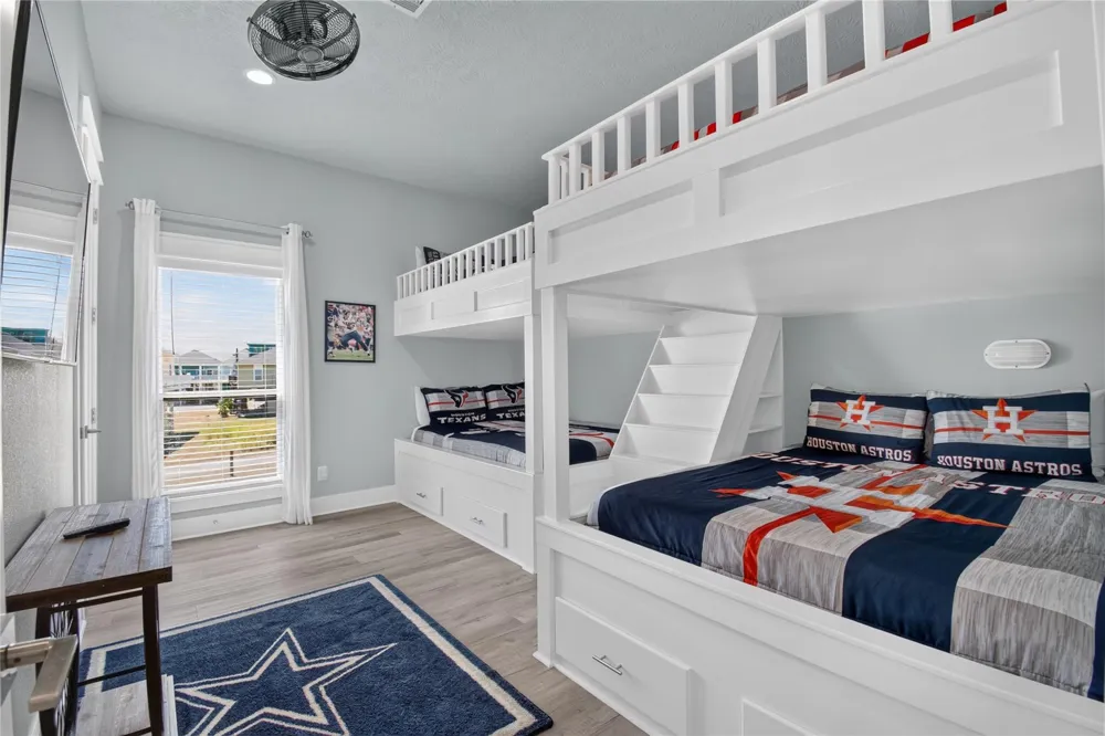 937 S Cove Crystal Beach, TX 77650