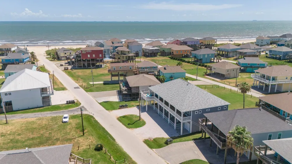 937 S Cove Crystal Beach, TX 77650