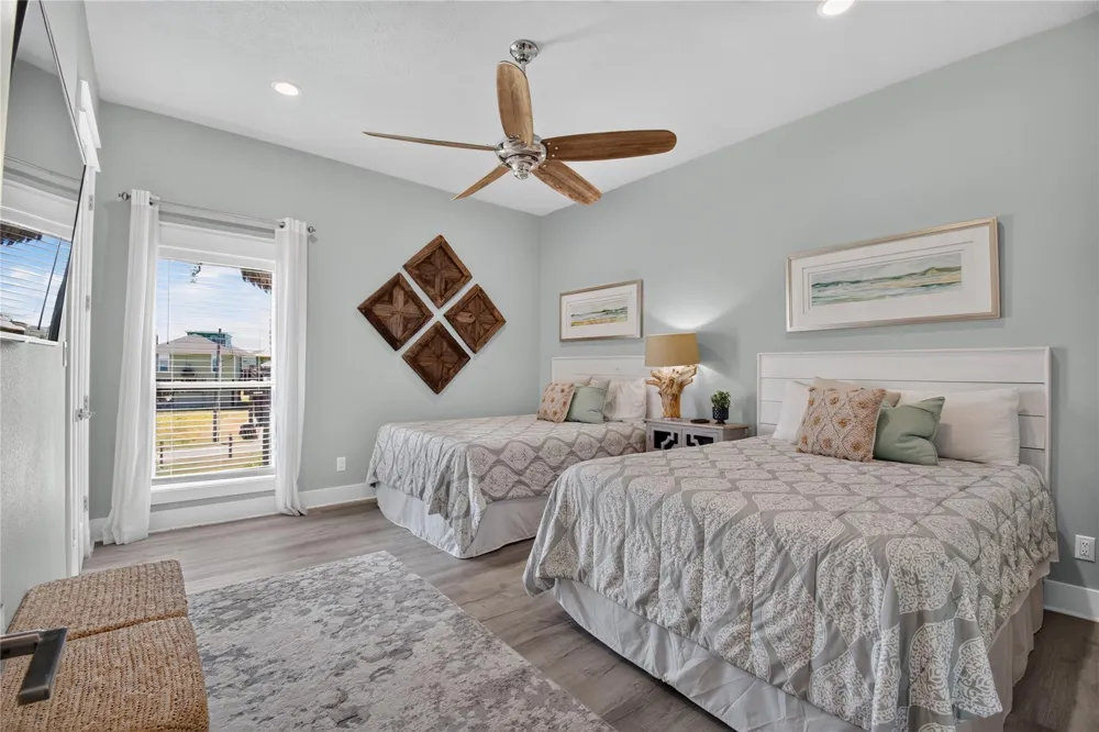 937 S Cove Crystal Beach, TX 77650