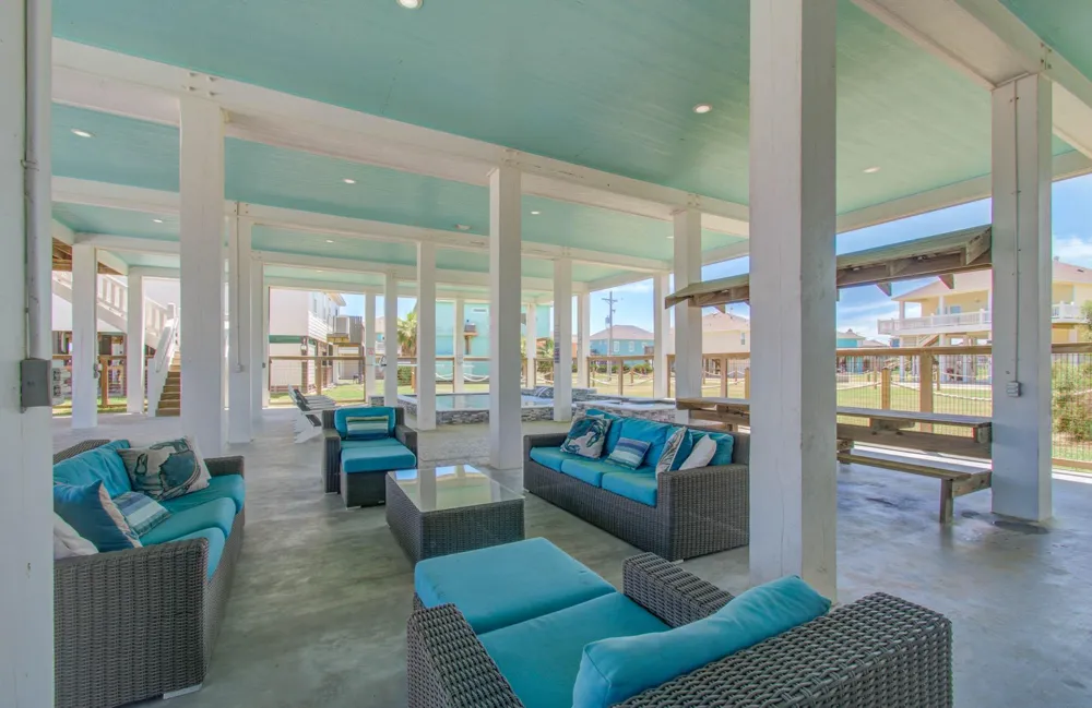 937 S Cove Crystal Beach, TX 77650