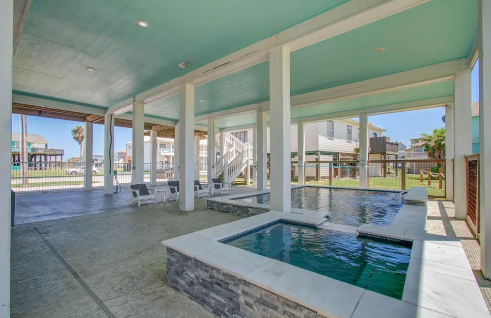 937 S Cove Crystal Beach, TX 77650