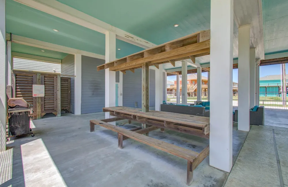 937 S Cove Crystal Beach, TX 77650