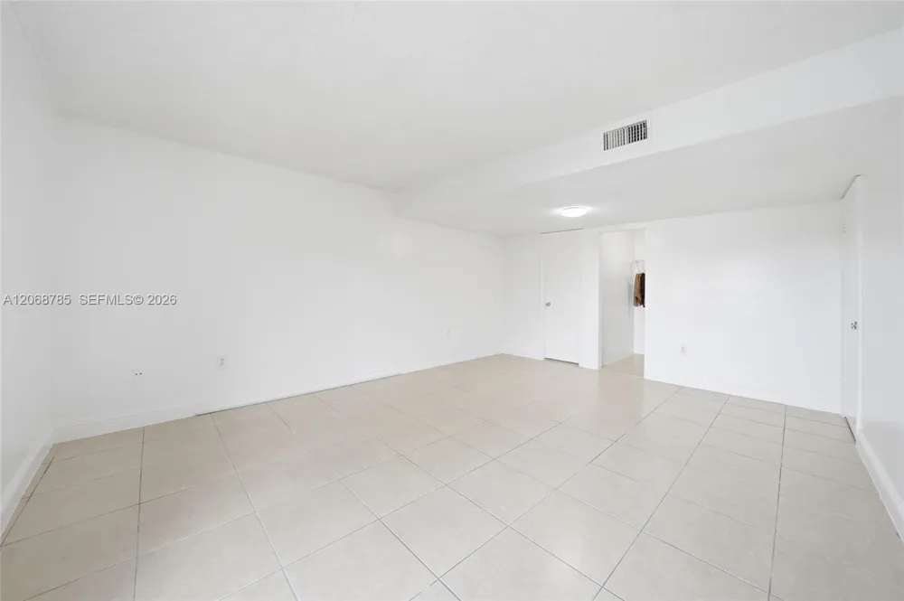 9375 Fontainebleau Blvd #L301 Miami, FL 33172