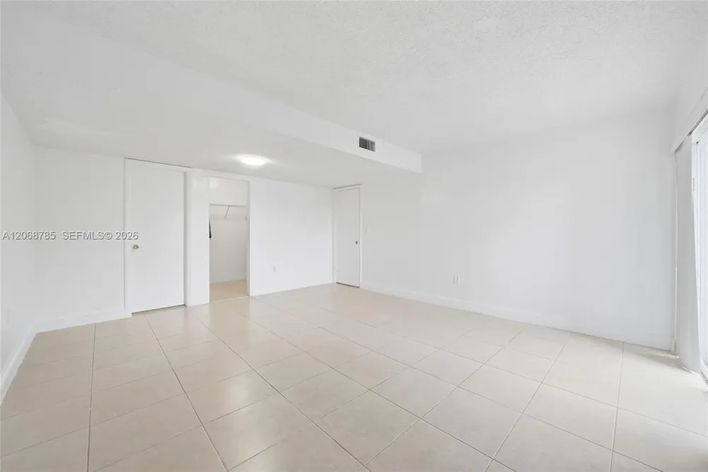 9375 Fontainebleau Blvd #L301 Miami, FL 33172