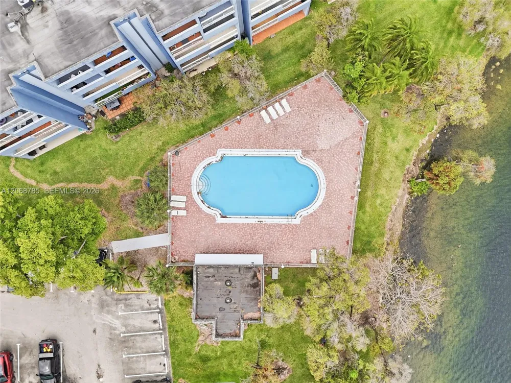 9375 Fontainebleau Blvd #L301 Miami, FL 33172