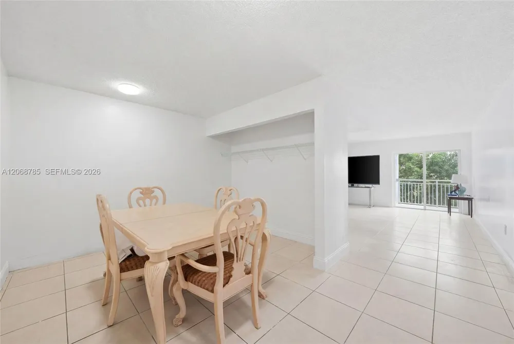 9375 Fontainebleau Blvd #L301 Miami, FL 33172