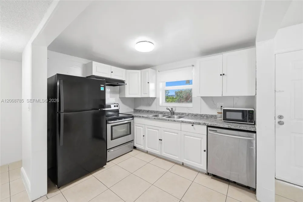 9375 Fontainebleau Blvd #L301 Miami, FL 33172