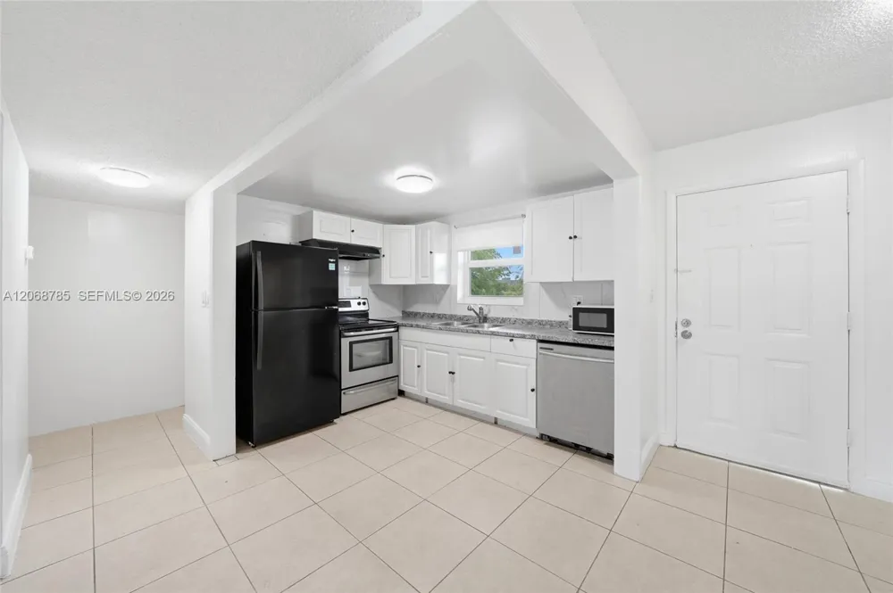 9375 Fontainebleau Blvd #L301 Miami, FL 33172