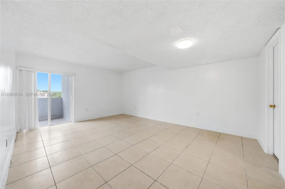 9375 Fontainebleau Blvd #L301 Miami, FL 33172