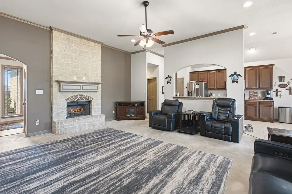 4916 Lakepark Drive Sanger, TX 76266