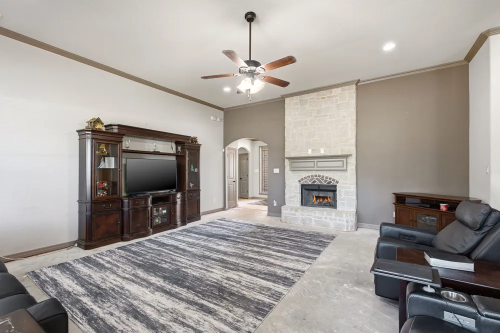 4916 Lakepark Drive Sanger, TX 76266
