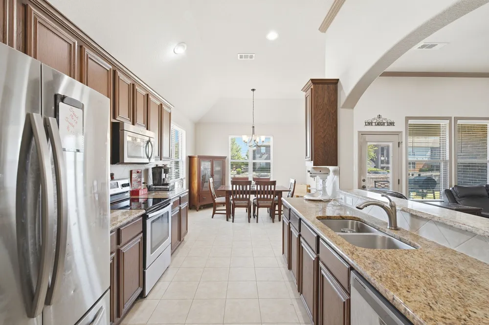 4916 Lakepark Drive Sanger, TX 76266