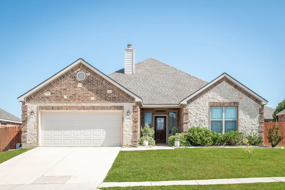 4916 Lakepark Drive Sanger, TX 76266