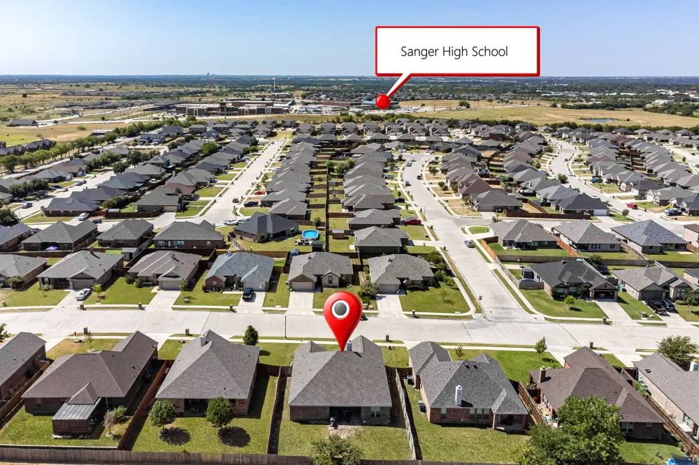 4916 Lakepark Drive Sanger, TX 76266