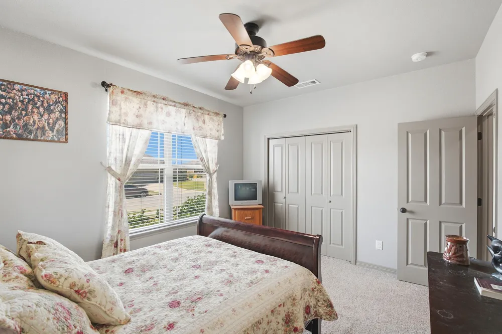 4916 Lakepark Drive Sanger, TX 76266