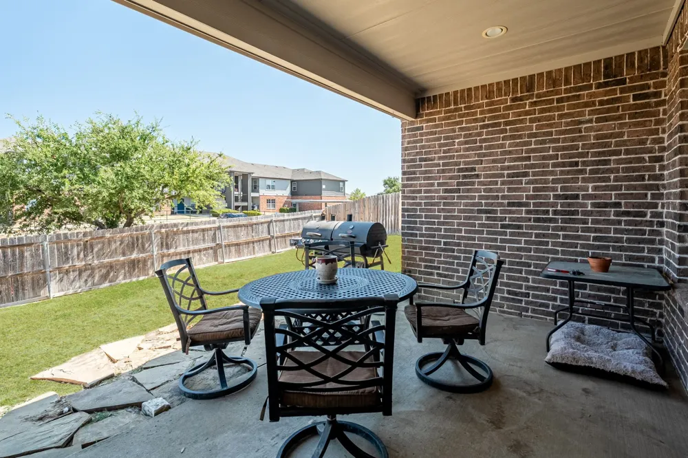 4916 Lakepark Drive Sanger, TX 76266