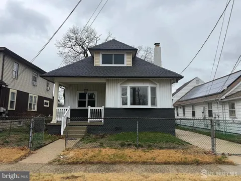 814 HESSIAN AVENUE