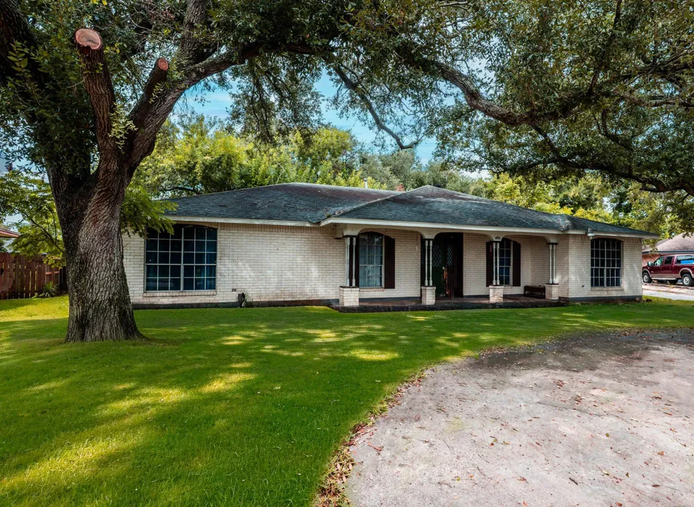 1856 Acacia Circle Freeport, TX 77541