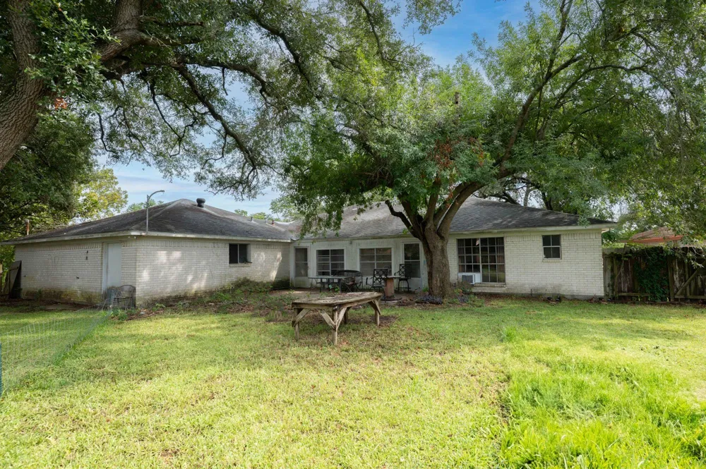 1856 Acacia Circle Freeport, TX 77541