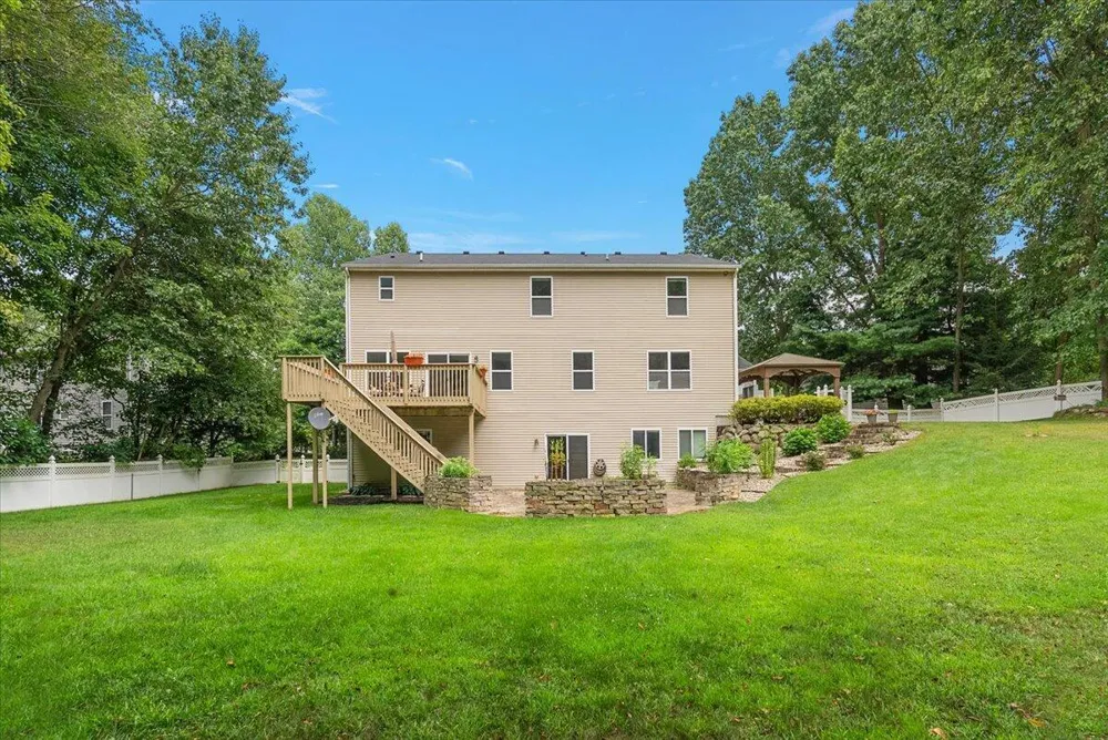 9354 Stratford Woods Trail Kalamazoo, MI 49009