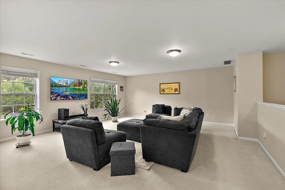 9354 Stratford Woods Trail Kalamazoo, MI 49009