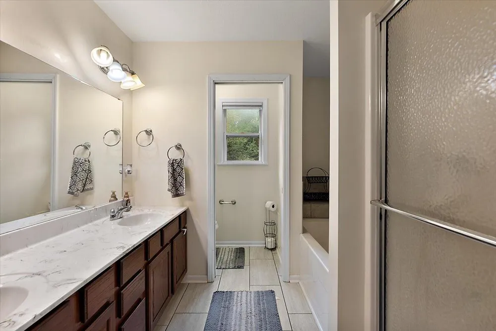 9354 Stratford Woods Trail Kalamazoo, MI 49009