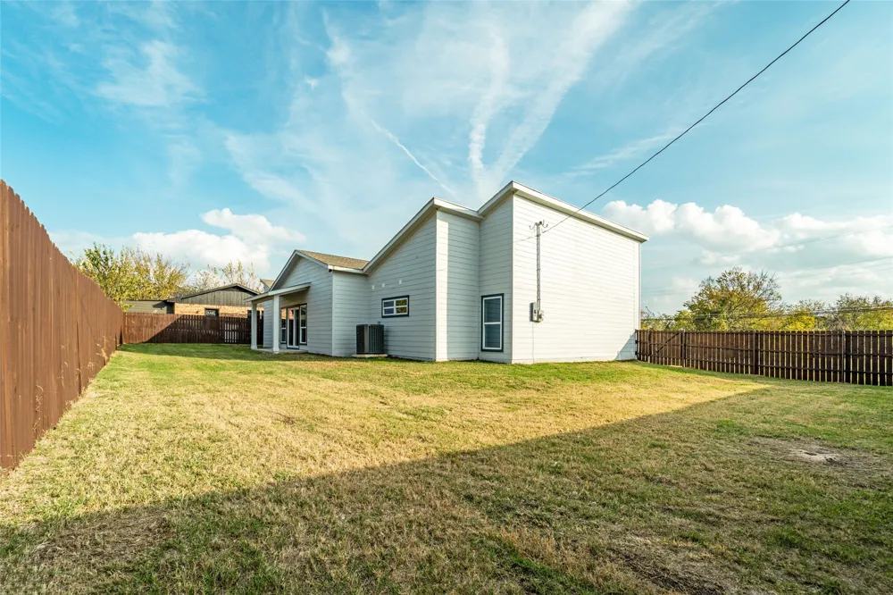 11915 Carson Balch Springs, TX 75180