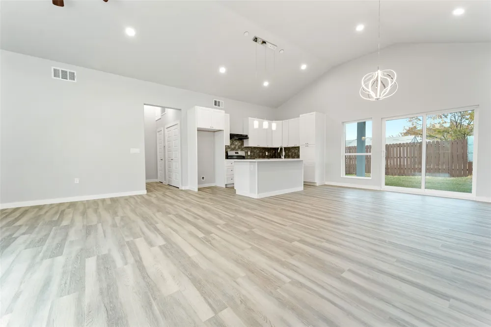 11915 Carson Balch Springs, TX 75180