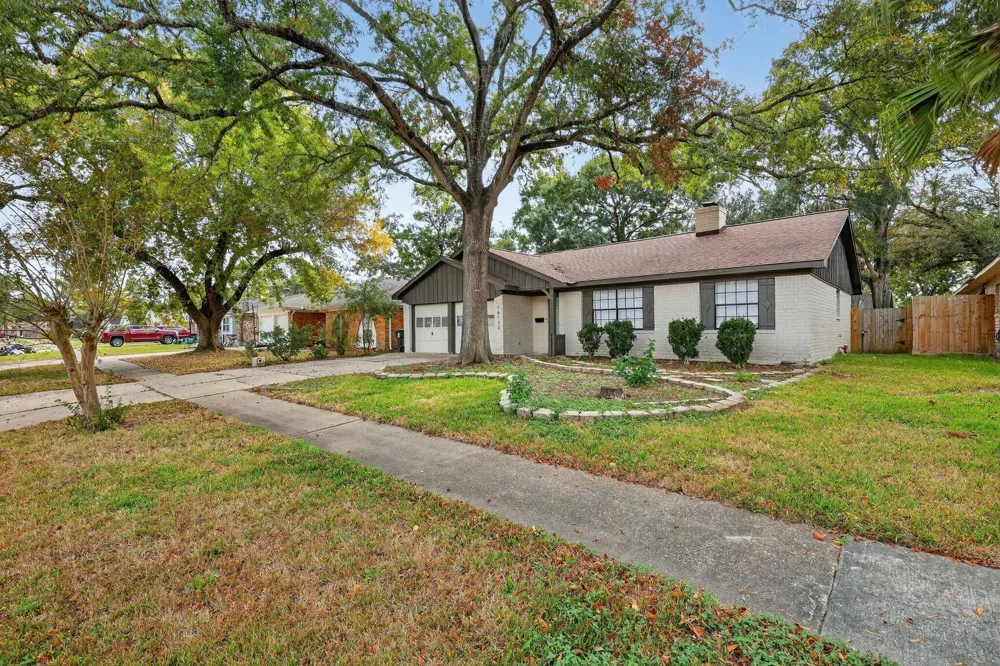 16122 Rill Lane Houston, TX 77062