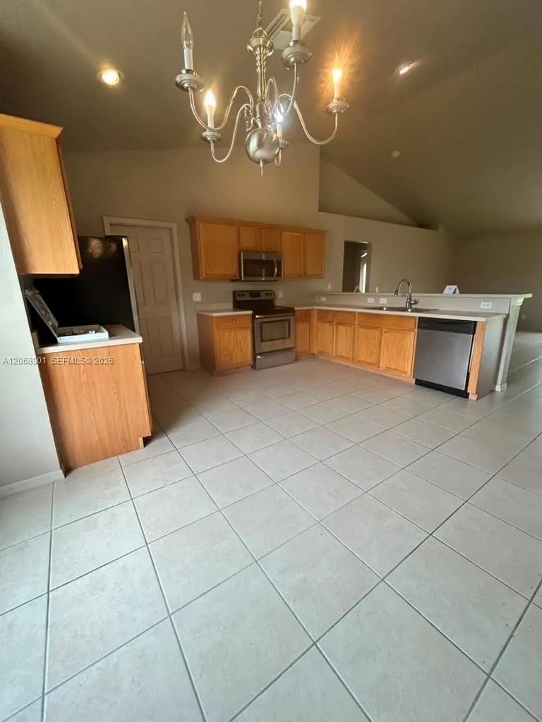 4129 NE 19TH PL Cape Coral, FL 33909