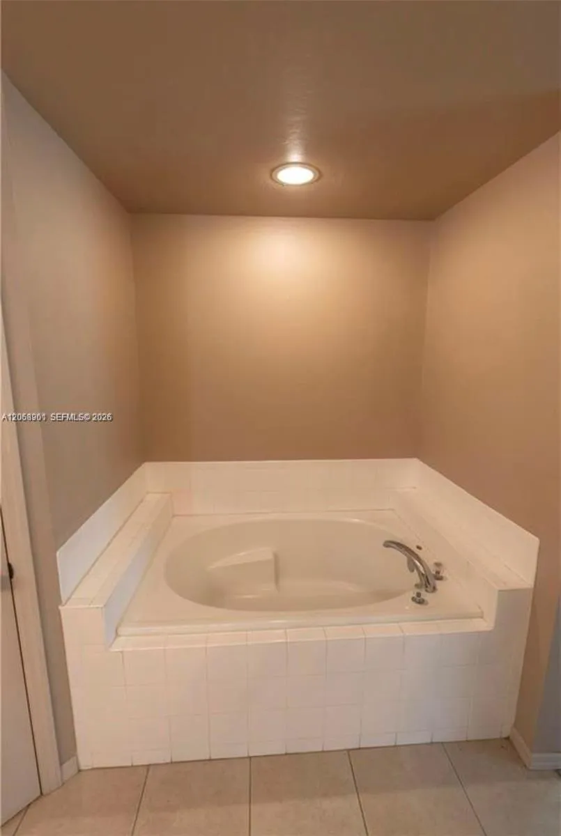 4129 NE 19TH PL Cape Coral, FL 33909