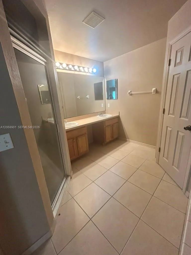 4129 NE 19TH PL Cape Coral, FL 33909
