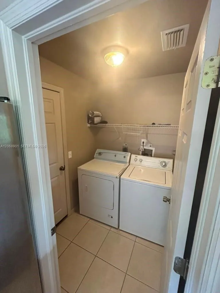 4129 NE 19TH PL Cape Coral, FL 33909