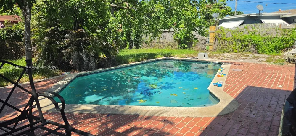 601 W Sample Rd Deerfield Beach, FL 33064