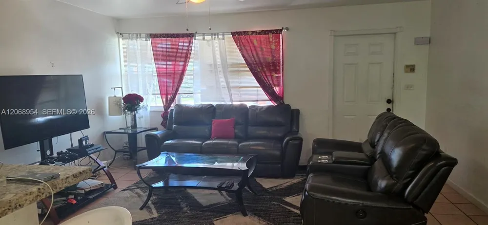 601 W Sample Rd Deerfield Beach, FL 33064