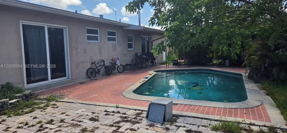 601 W Sample Rd Deerfield Beach, FL 33064