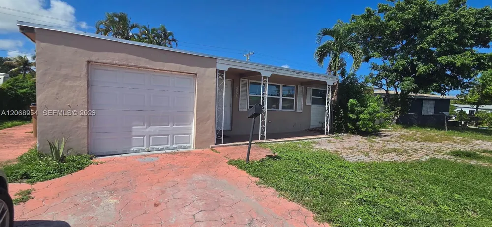 601 W Sample Rd Deerfield Beach, FL 33064