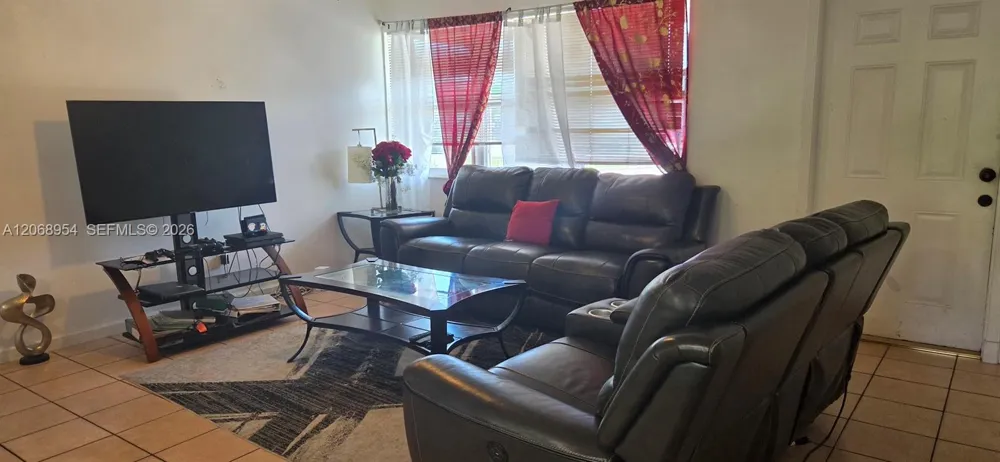 601 W Sample Rd Deerfield Beach, FL 33064