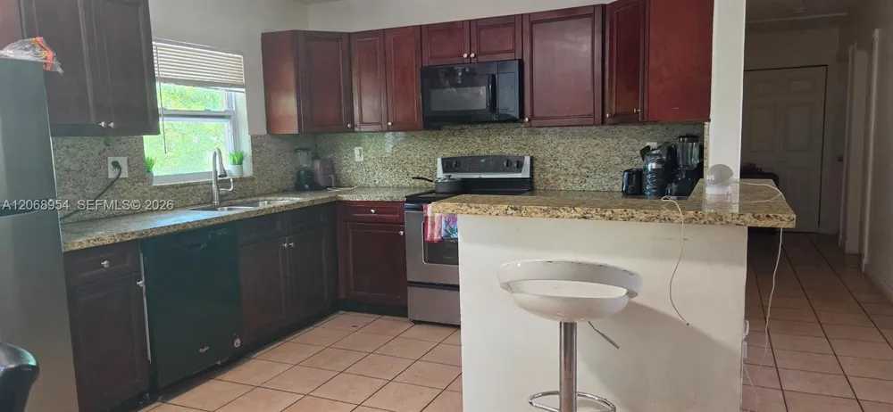 601 W Sample Rd Deerfield Beach, FL 33064
