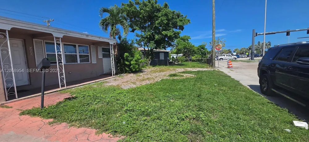 601 W Sample Rd Deerfield Beach, FL 33064