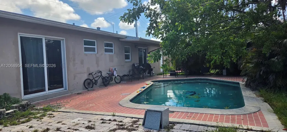 601 W Sample Rd Deerfield Beach, FL 33064