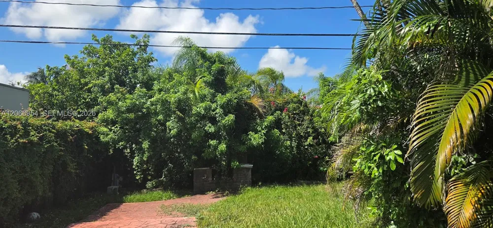 601 W Sample Rd Deerfield Beach, FL 33064
