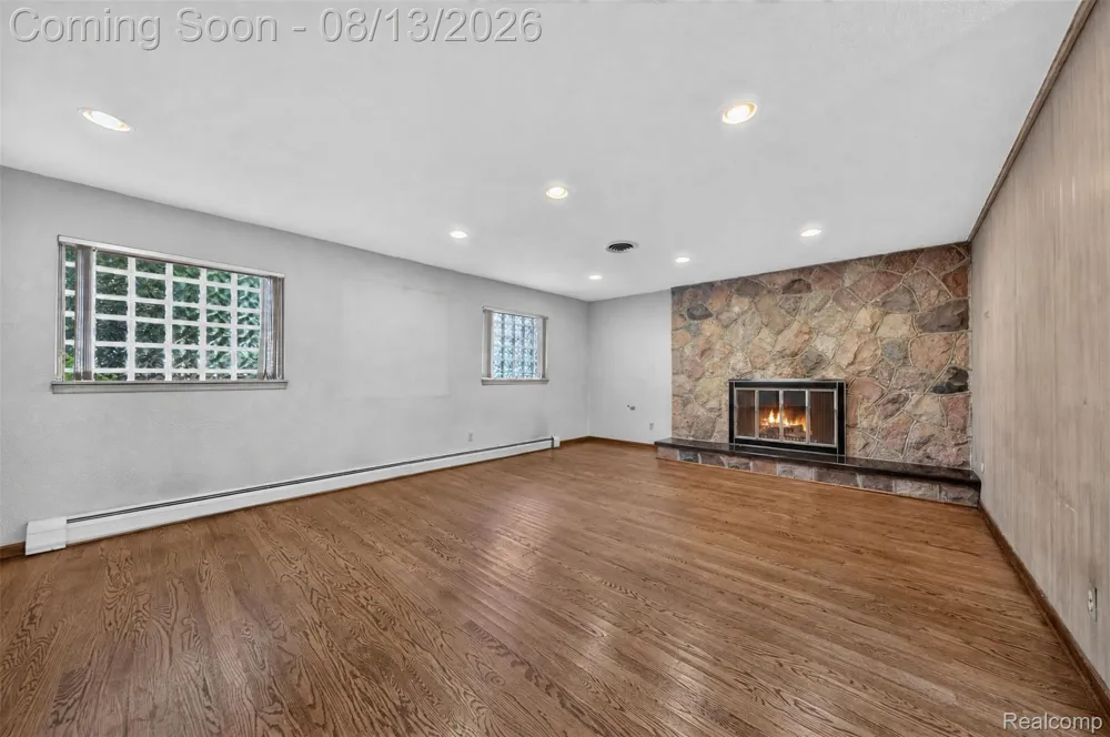 6611 Cottonwood Knoll Court West Bloomfield Charter Township, MI 48322