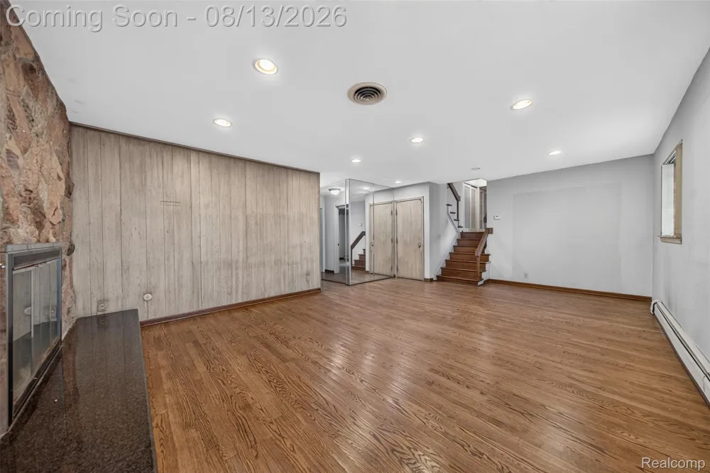 6611 Cottonwood Knoll Court West Bloomfield Charter Township, MI 48322