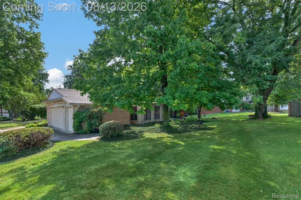 6611 Cottonwood Knoll Court West Bloomfield Charter Township, MI 48322
