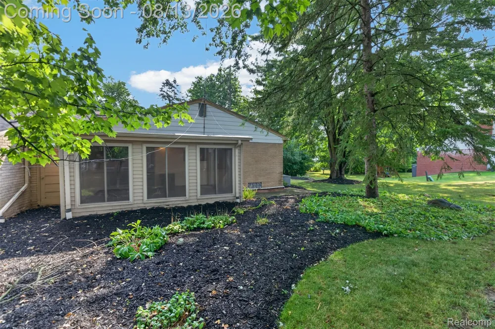 6611 Cottonwood Knoll Court West Bloomfield Charter Township, MI 48322
