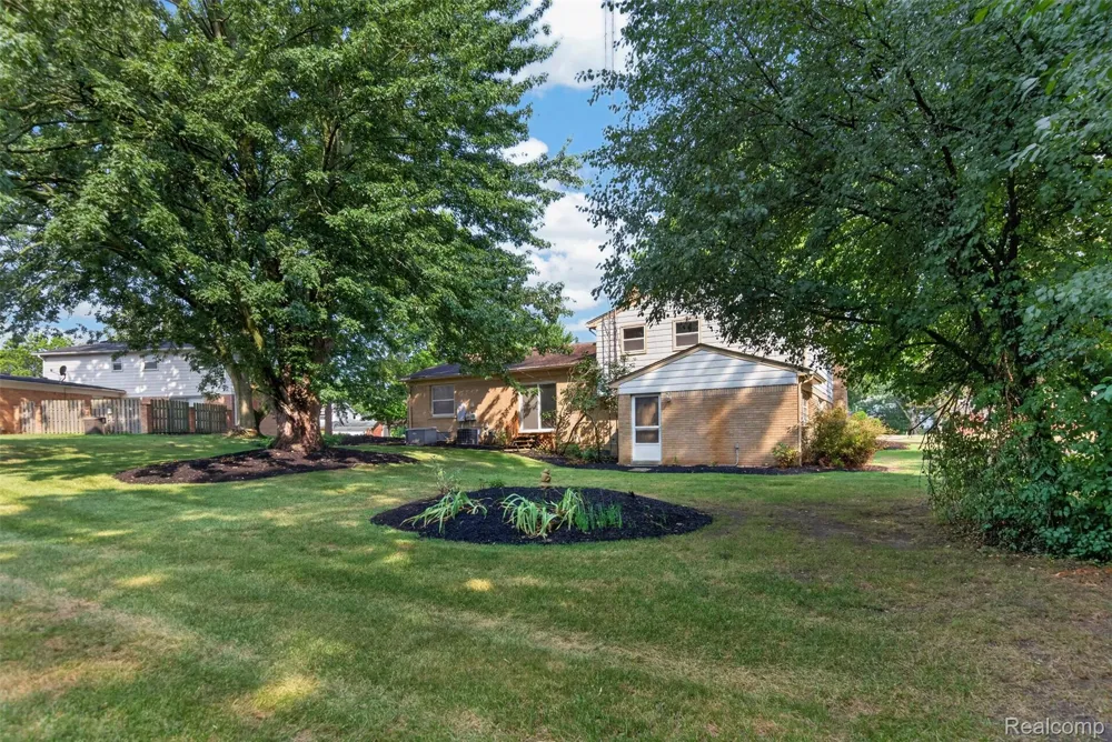 6611 Cottonwood Knoll Court West Bloomfield Charter Township, MI 48322