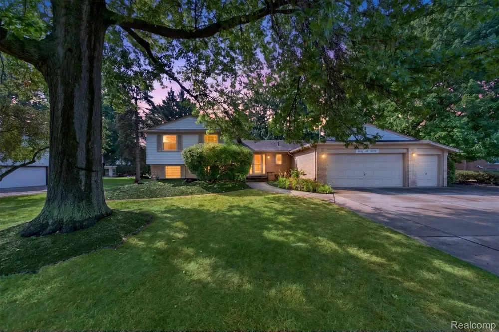 6611 Cottonwood Knoll Court West Bloomfield Charter Township, MI 48322