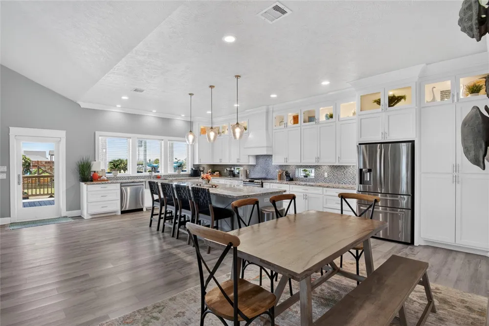 870 Kahla Drive Crystal Beach, TX 77650