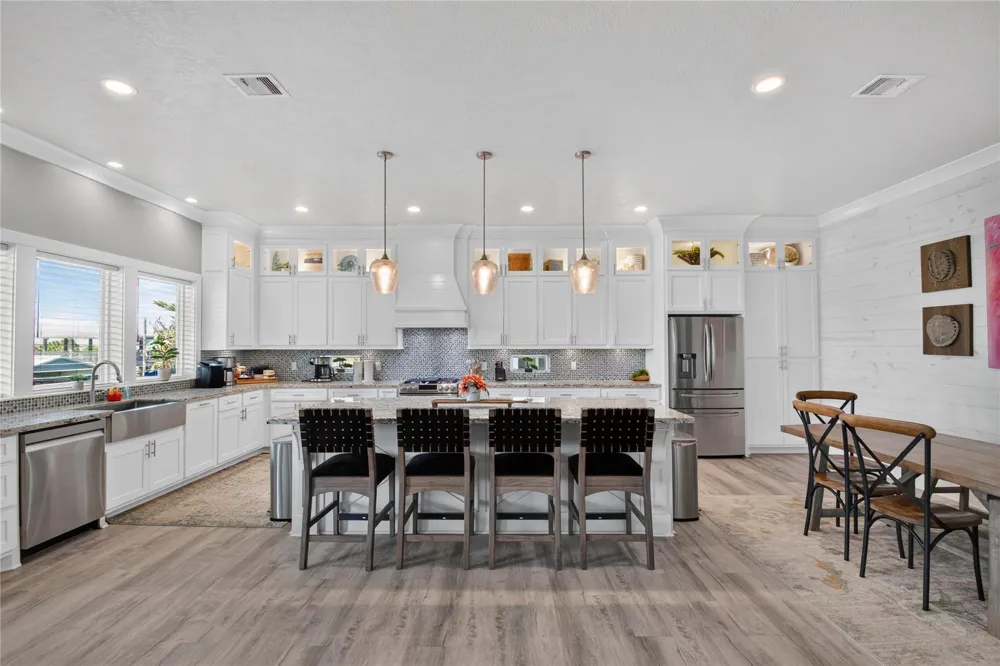 870 Kahla Drive Crystal Beach, TX 77650
